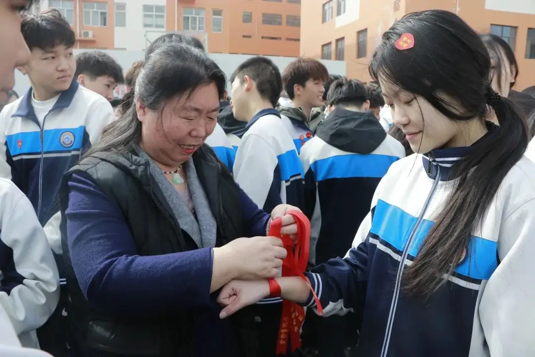 【2024高考备战】同心筑梦战高考,奋楫远航誓凯旋——我校2021级誓师大会纪实-第33张图片-四季读书网
