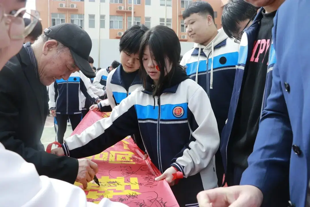 【2024高考备战】同心筑梦战高考,奋楫远航誓凯旋——我校2021级誓师大会纪实-第58张图片-四季读书网