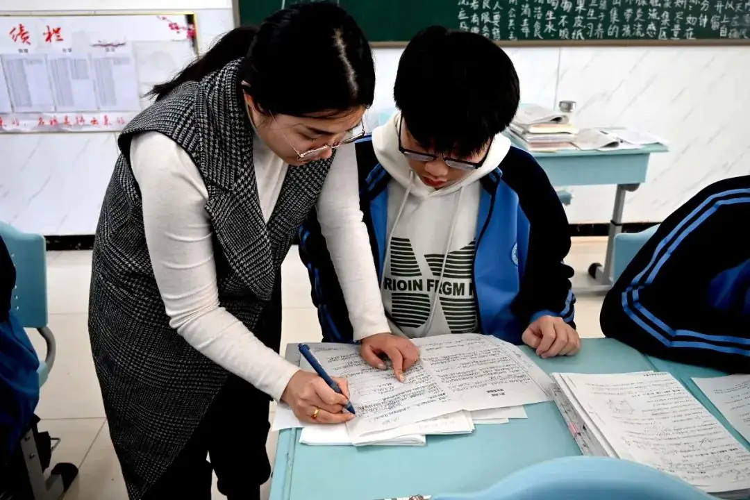 【高考备考】每一个拼搏的你都闪闪发光——多图直击一中高三学子备考真实状态!-第31张图片-四季读书网