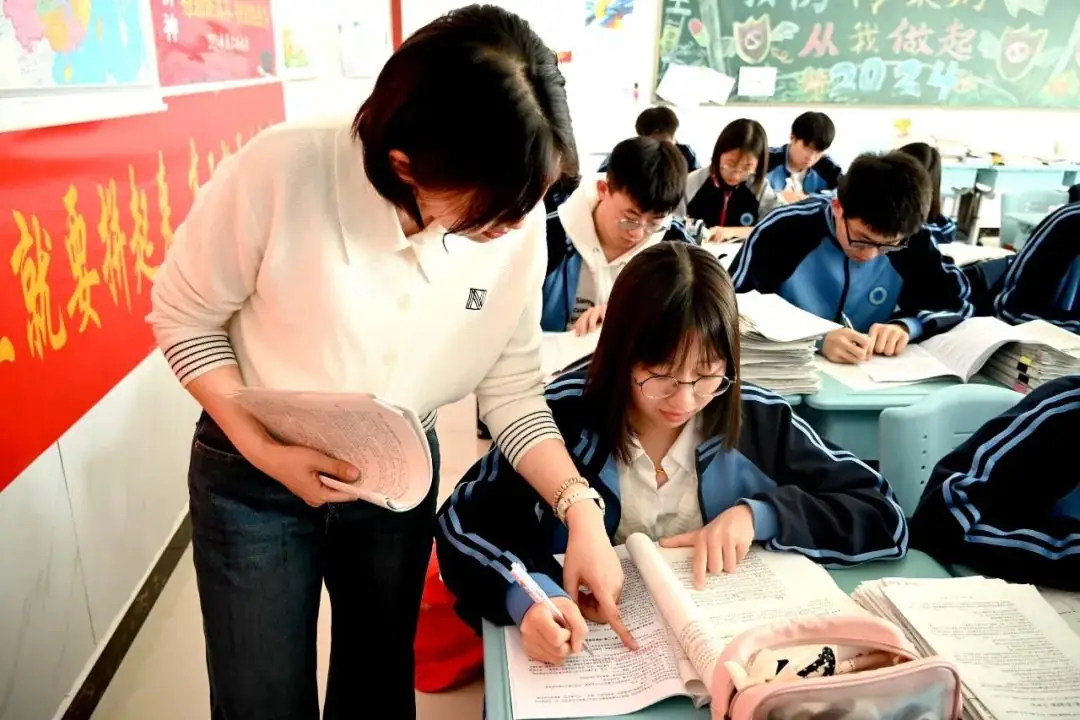 【高考备考】每一个拼搏的你都闪闪发光——多图直击一中高三学子备考真实状态!-第16张图片-四季读书网