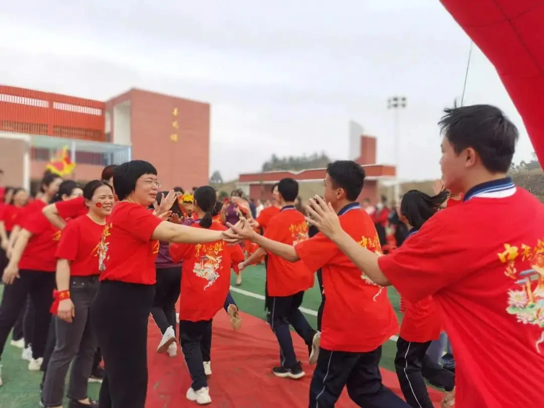 誓师逐梦 决战中考——我市各校纷纷举行2024年中考百日誓师大会-第7张图片-四季读书网 誓师逐梦 决战中考——我市各校纷纷举行2024年中考百日誓师大会-第7张图片-四季读书网