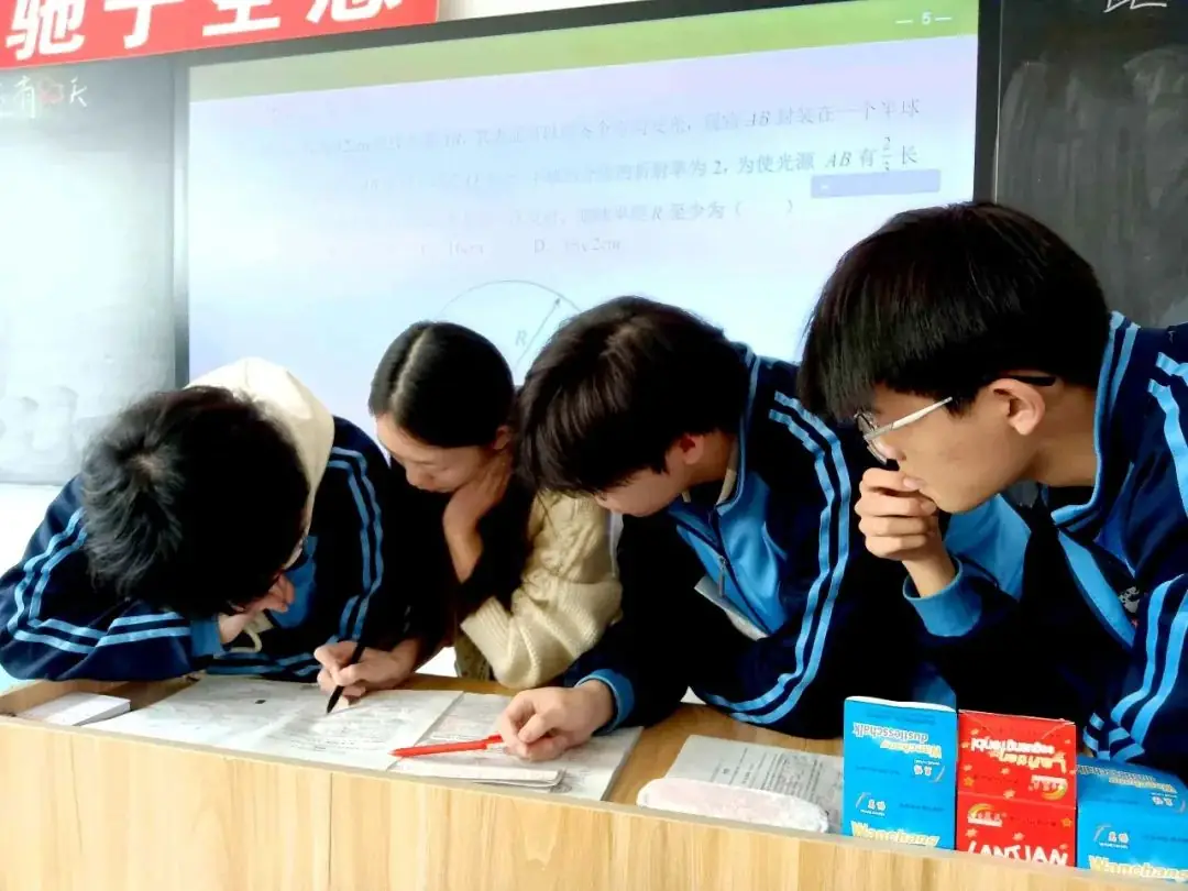 【高考备考】每一个拼搏的你都闪闪发光——多图直击一中高三学子备考真实状态!-第29张图片-四季读书网