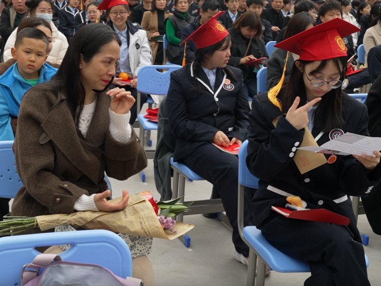 十八岁乘风破浪勇担当 八十天圆梦高考谱新篇——湖北荆门外语学校举行2024届十八岁成人礼暨高考八十天誓师大会 第23张 十八岁乘风破浪勇担当 八十天圆梦高考谱新篇——湖北荆门外语学校举行2024届十八岁成人礼暨高考八十天誓师大会 第23张