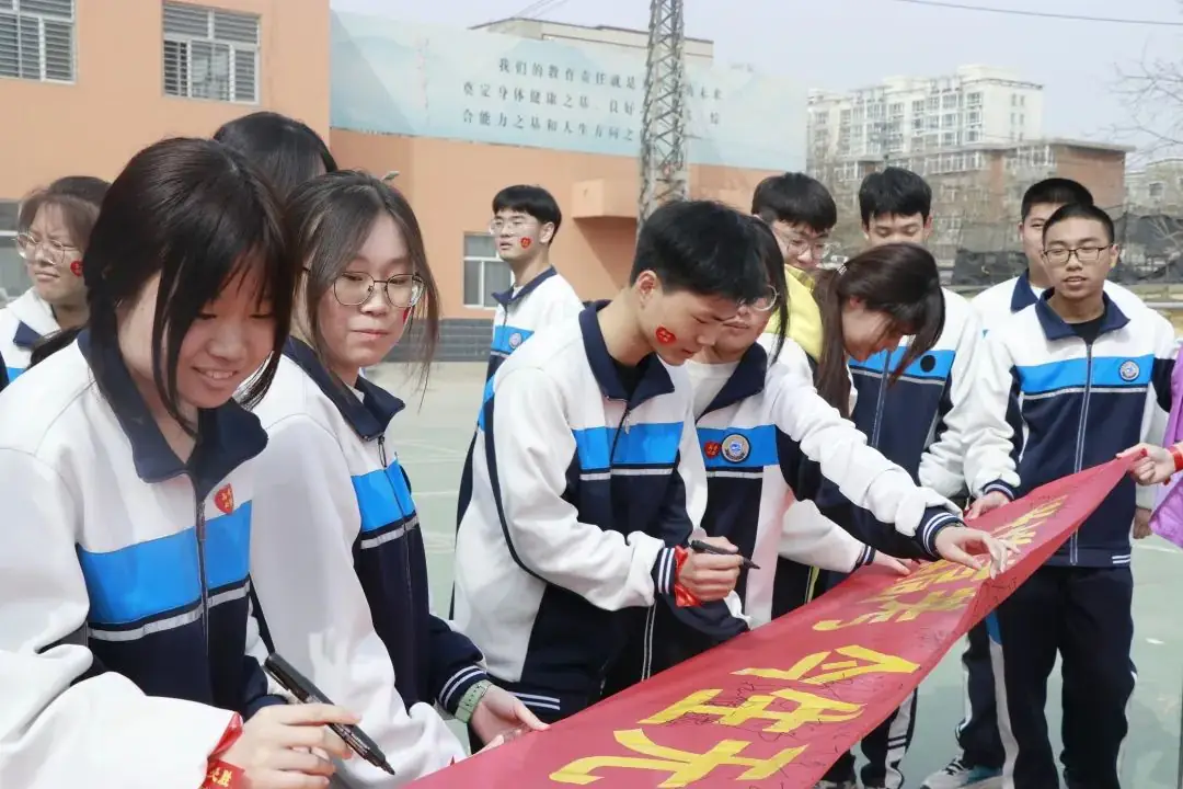 【2024高考备战】同心筑梦战高考,奋楫远航誓凯旋——我校2021级誓师大会纪实-第57张图片-四季读书网