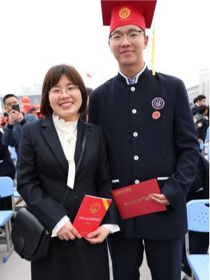 十八岁乘风破浪勇担当 八十天圆梦高考谱新篇——湖北荆门外语学校举行2024届十八岁成人礼暨高考八十天誓师大会 第29张 十八岁乘风破浪勇担当 八十天圆梦高考谱新篇——湖北荆门外语学校举行2024届十八岁成人礼暨高考八十天誓师大会 第29张