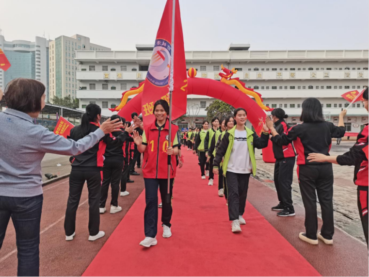 誓师逐梦 决战中考——我市各校纷纷举行2024年中考百日誓师大会-第4张图片-四季读书网 誓师逐梦 决战中考——我市各校纷纷举行2024年中考百日誓师大会-第4张图片-四季读书网