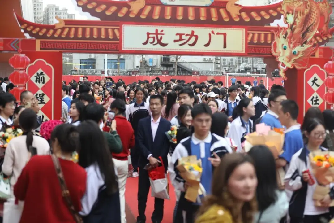 决战高考 拼搏未来|深圳市艺术高中成人礼暨高考百日誓师大会顺利举办-第49张图片-四季读书网