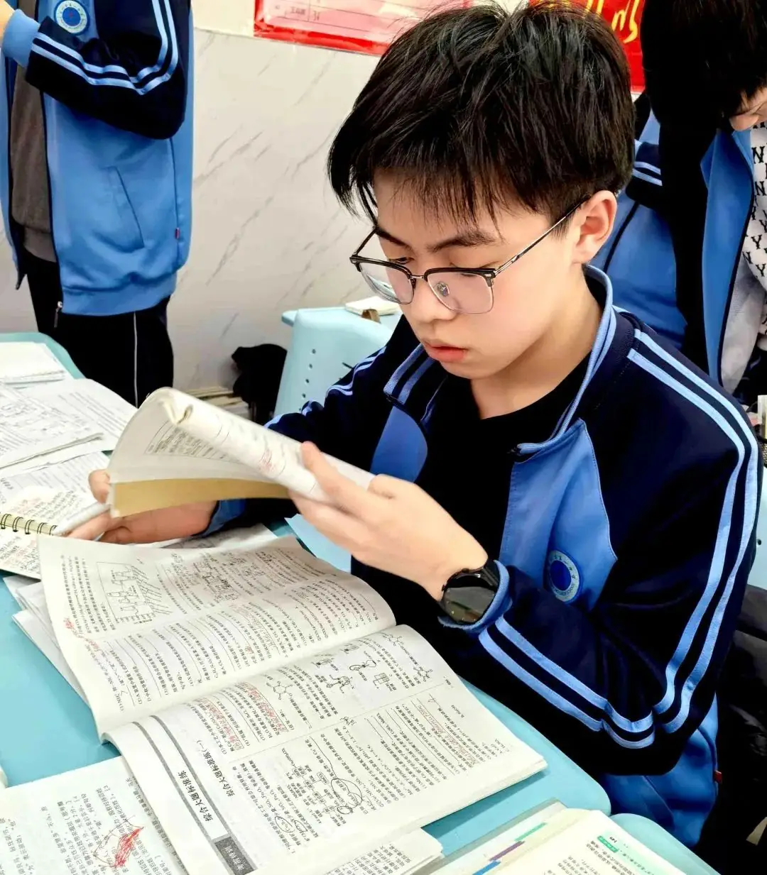 【高考备考】每一个拼搏的你都闪闪发光——多图直击一中高三学子备考真实状态!-第21张图片-四季读书网