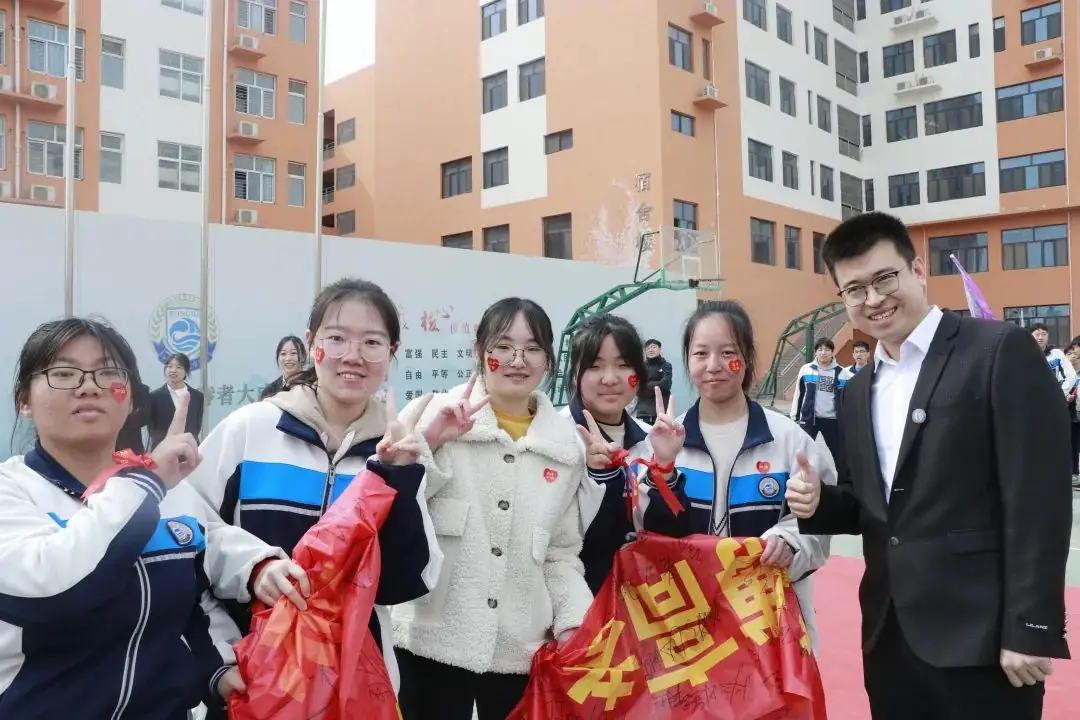 【2024高考备战】同心筑梦战高考,奋楫远航誓凯旋——我校2021级誓师大会纪实-第51张图片-四季读书网