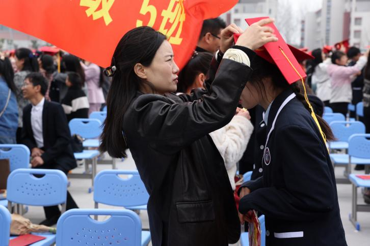 十八岁乘风破浪勇担当 八十天圆梦高考谱新篇——湖北荆门外语学校举行2024届十八岁成人礼暨高考八十天誓师大会 第14张 十八岁乘风破浪勇担当 八十天圆梦高考谱新篇——湖北荆门外语学校举行2024届十八岁成人礼暨高考八十天誓师大会 第14张