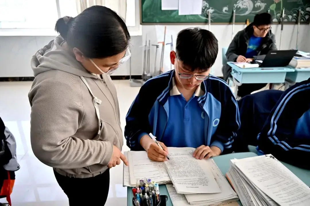 【高考备考】每一个拼搏的你都闪闪发光——多图直击一中高三学子备考真实状态!-第30张图片-四季读书网