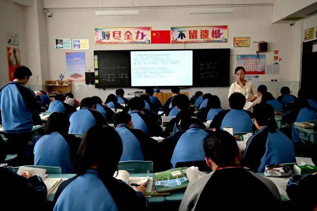 【高考备考】每一个拼搏的你都闪闪发光——多图直击一中高三学子备考真实状态!-第10张图片-四季读书网