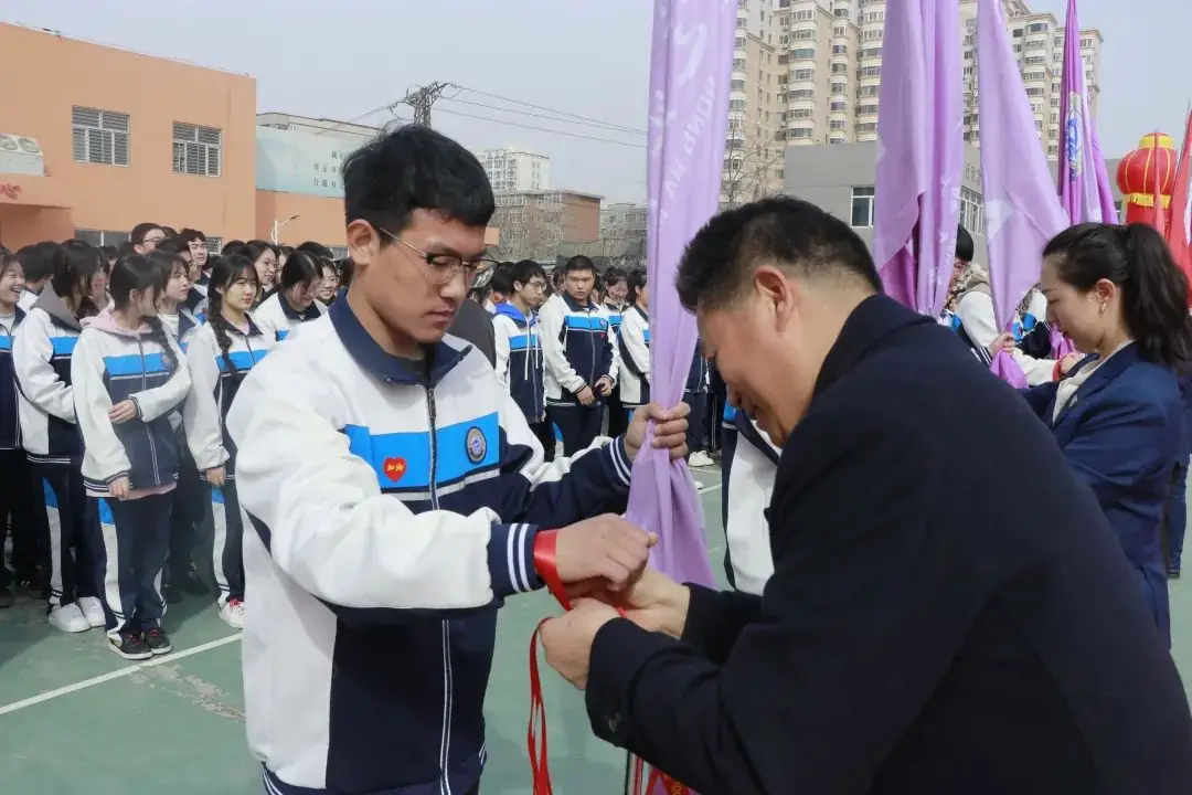 【2024高考备战】同心筑梦战高考,奋楫远航誓凯旋——我校2021级誓师大会纪实-第31张图片-四季读书网