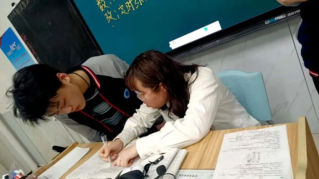 【高考备考】每一个拼搏的你都闪闪发光——多图直击一中高三学子备考真实状态!-第45张图片-四季读书网