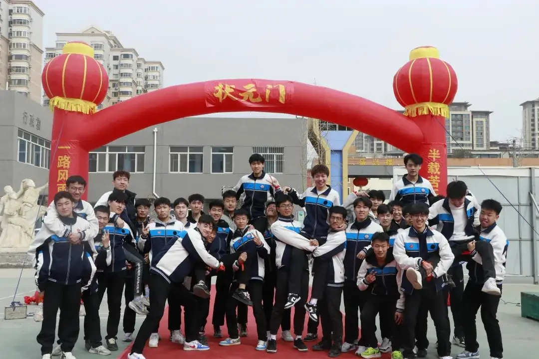 【2024高考备战】同心筑梦战高考,奋楫远航誓凯旋——我校2021级誓师大会纪实-第54张图片-四季读书网