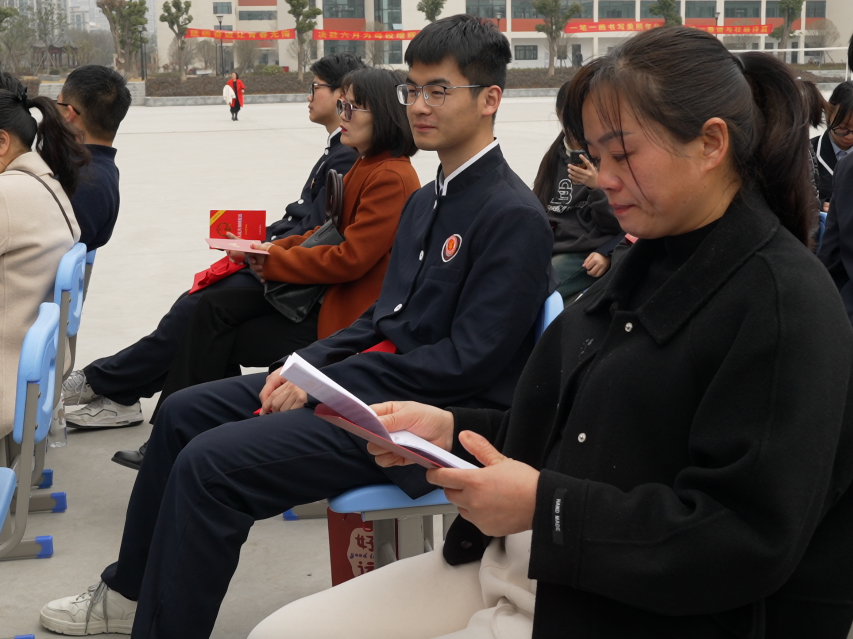 十八岁乘风破浪勇担当 八十天圆梦高考谱新篇——湖北荆门外语学校举行2024届十八岁成人礼暨高考八十天誓师大会 第19张 十八岁乘风破浪勇担当 八十天圆梦高考谱新篇——湖北荆门外语学校举行2024届十八岁成人礼暨高考八十天誓师大会 第19张