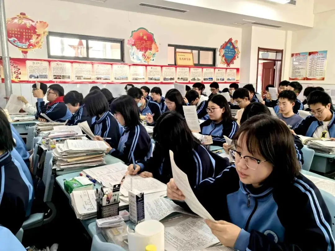 【高考备考】每一个拼搏的你都闪闪发光——多图直击一中高三学子备考真实状态!-第3张图片-四季读书网