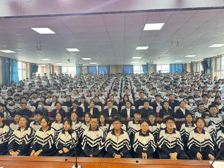 龙行龘龘拼百日 同心合力赢中考——依安县泰安学校2024年中考百日誓师大会-第2张图片-四季读书网