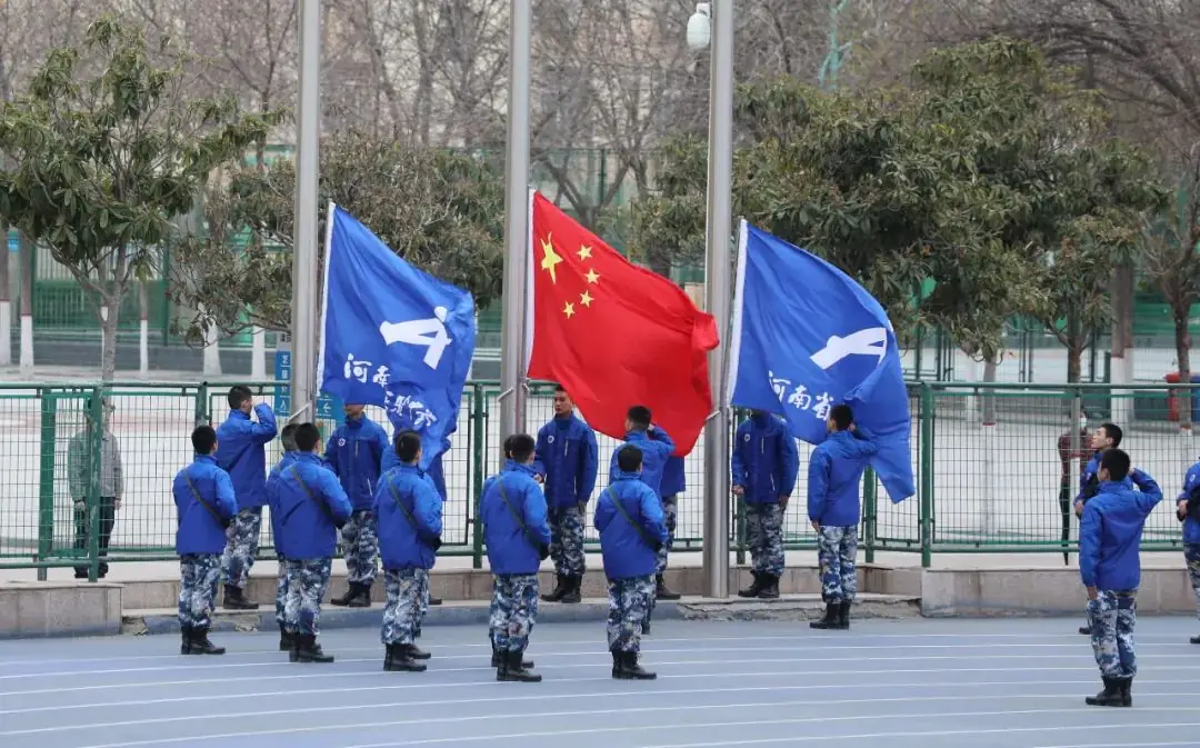 河南省实验中学隆重举行2024届中考百日誓师大会-第6张图片-四季读书网