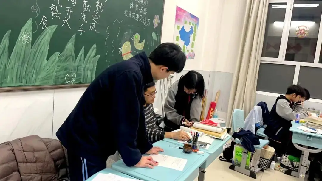 【高考备考】每一个拼搏的你都闪闪发光——多图直击一中高三学子备考真实状态!-第35张图片-四季读书网