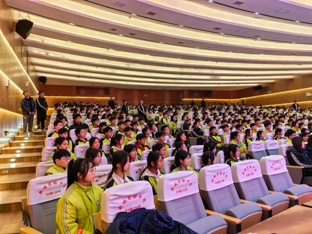 筑梦百日 决战中考——柘城县新城学校八九年级中考百日誓师大会-第22张图片-四季读书网