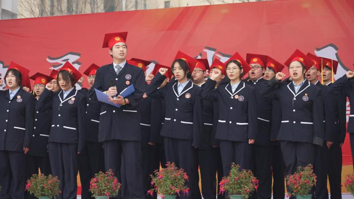 十八岁乘风破浪勇担当 八十天圆梦高考谱新篇——湖北荆门外语学校举行2024届十八岁成人礼暨高考八十天誓师大会 第38张 十八岁乘风破浪勇担当 八十天圆梦高考谱新篇——湖北荆门外语学校举行2024届十八岁成人礼暨高考八十天誓师大会 第38张
