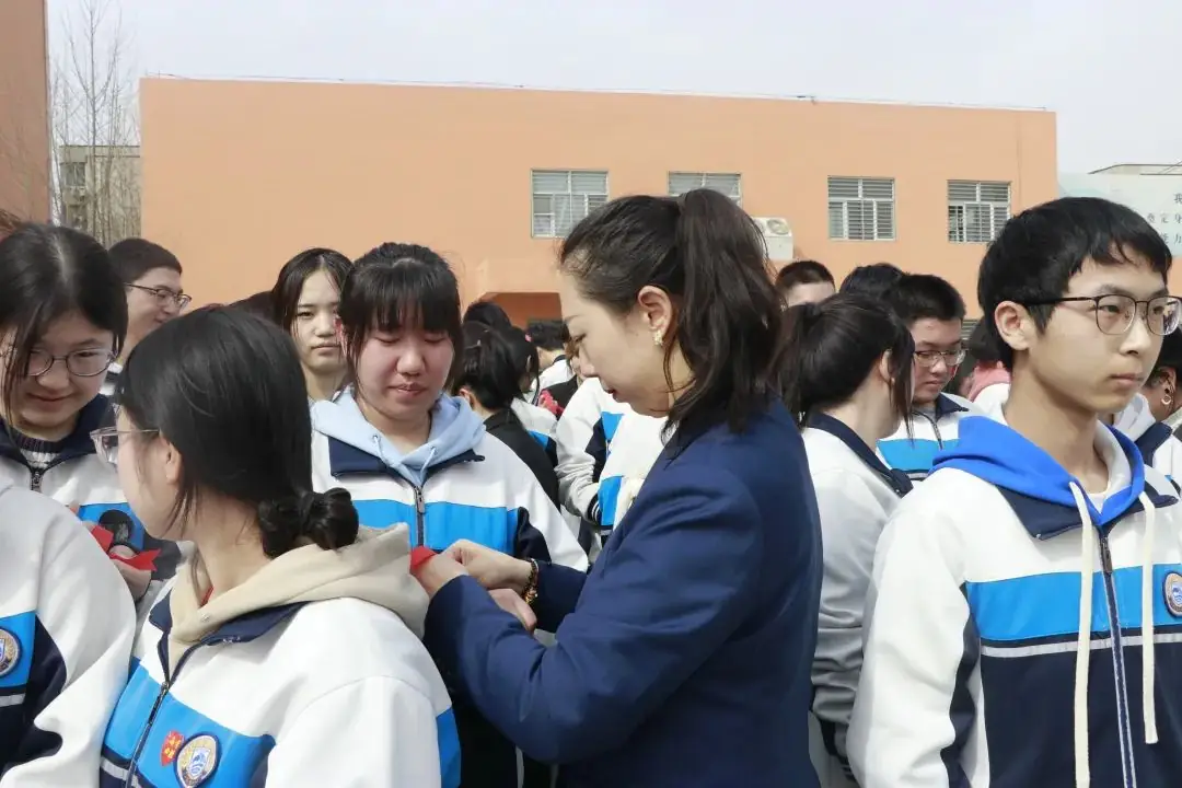 【2024高考备战】同心筑梦战高考,奋楫远航誓凯旋——我校2021级誓师大会纪实-第32张图片-四季读书网