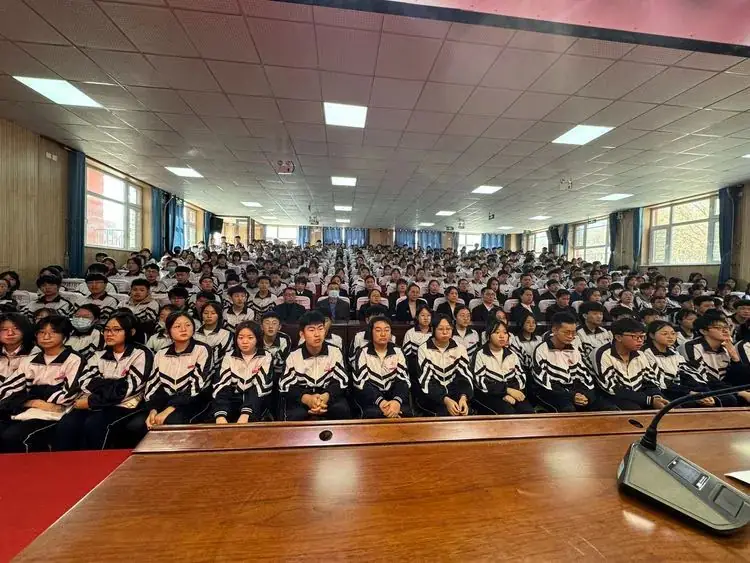 龙行龘龘拼百日 同心合力赢中考——依安县泰安学校2024年中考百日誓师大会-第11张图片-四季读书网