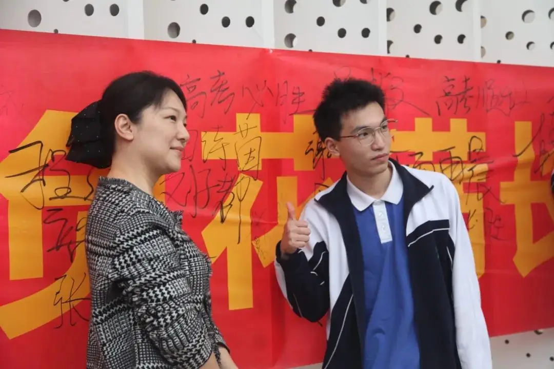 决战高考 拼搏未来|深圳市艺术高中成人礼暨高考百日誓师大会顺利举办-第41张图片-四季读书网