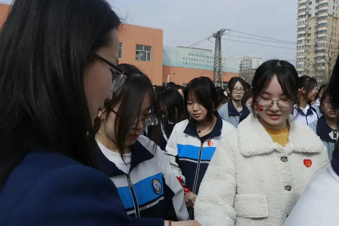 【2024高考备战】同心筑梦战高考,奋楫远航誓凯旋——我校2021级誓师大会纪实-第34张图片-四季读书网