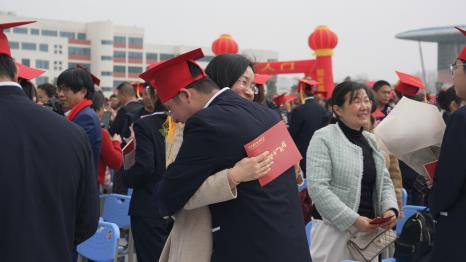 十八岁乘风破浪勇担当 八十天圆梦高考谱新篇——湖北荆门外语学校举行2024届十八岁成人礼暨高考八十天誓师大会 第26张 十八岁乘风破浪勇担当 八十天圆梦高考谱新篇——湖北荆门外语学校举行2024届十八岁成人礼暨高考八十天誓师大会 第26张