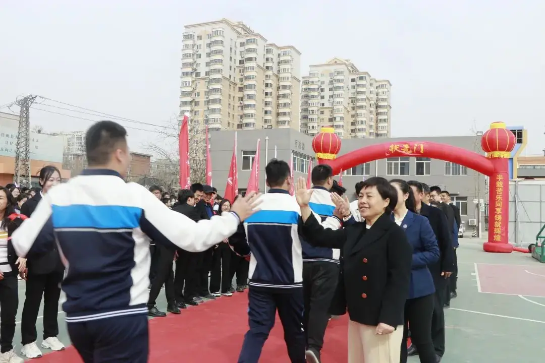 【2024高考备战】同心筑梦战高考,奋楫远航誓凯旋——我校2021级誓师大会纪实-第39张图片-四季读书网