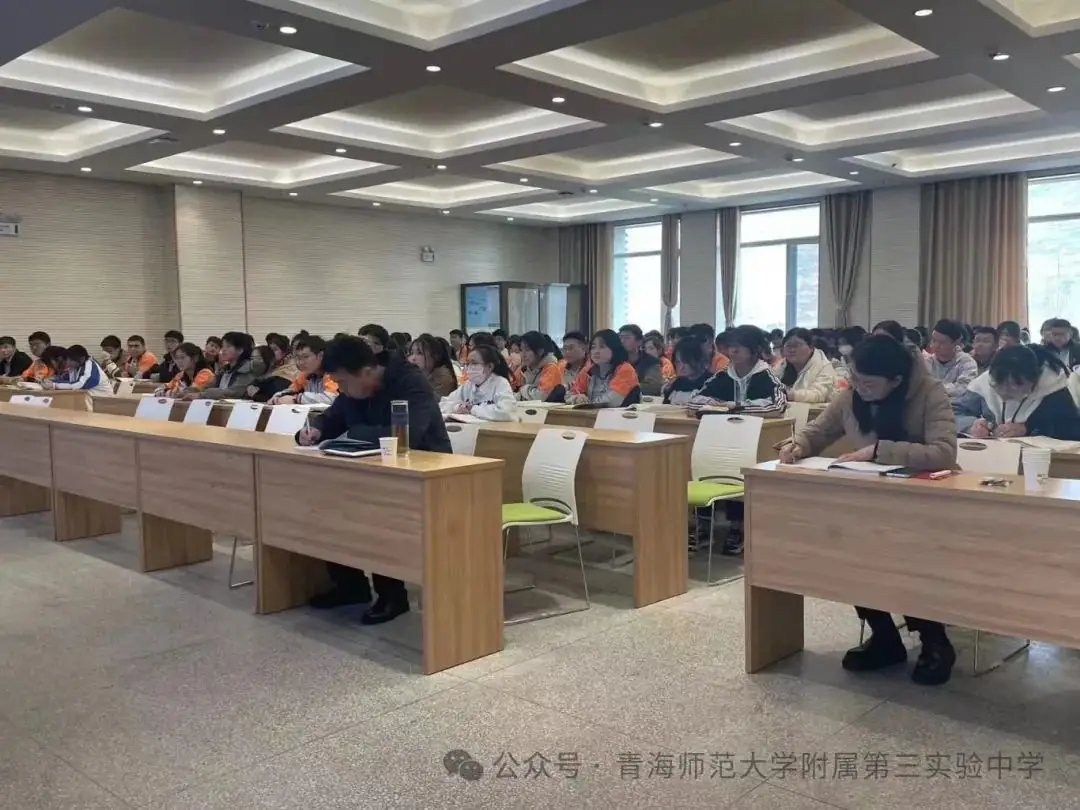 “语文学科2024高考作文二轮复习备考专题讲座”主题教研活动 第2张 “语文学科2024高考作文二轮复习备考专题讲座”主题教研活动 第2张