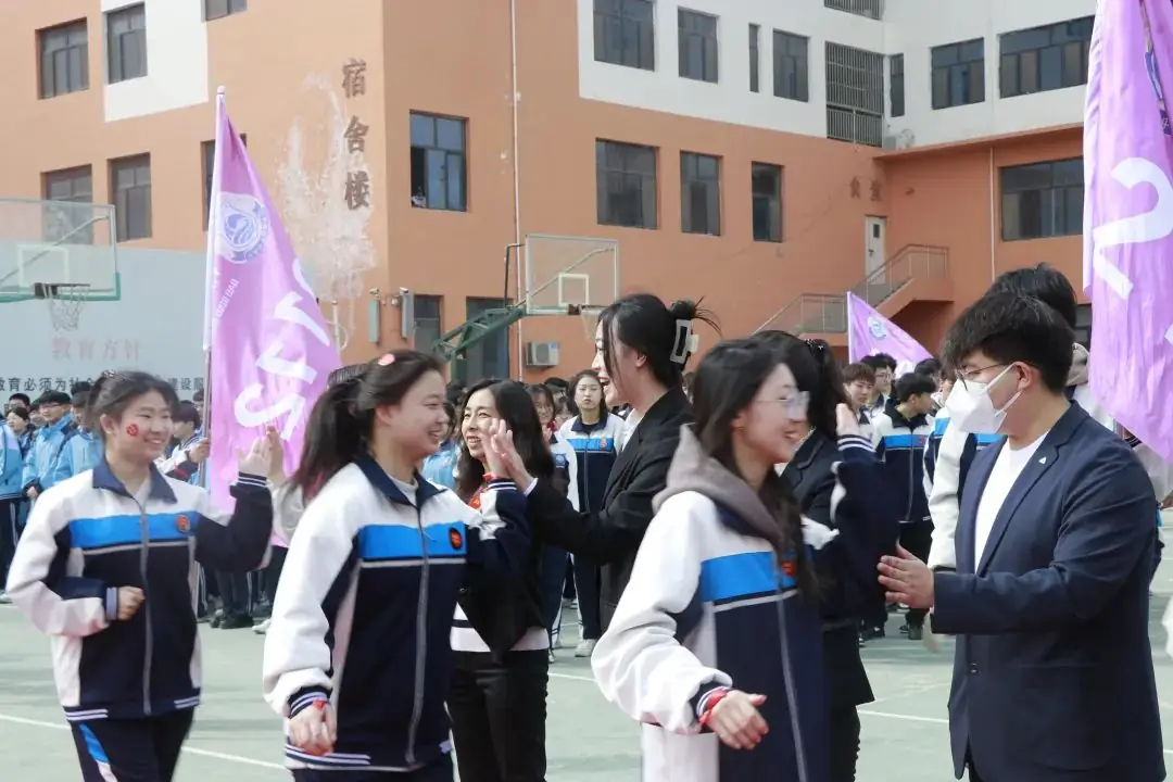 【2024高考备战】同心筑梦战高考,奋楫远航誓凯旋——我校2021级誓师大会纪实-第40张图片-四季读书网
