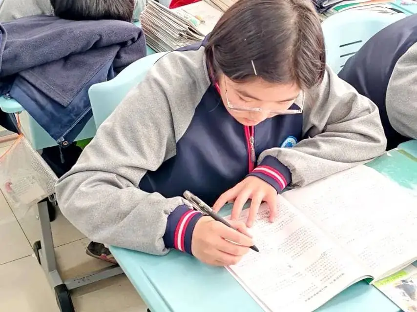 【高考备考】每一个拼搏的你都闪闪发光——多图直击一中高三学子备考真实状态!-第17张图片-四季读书网