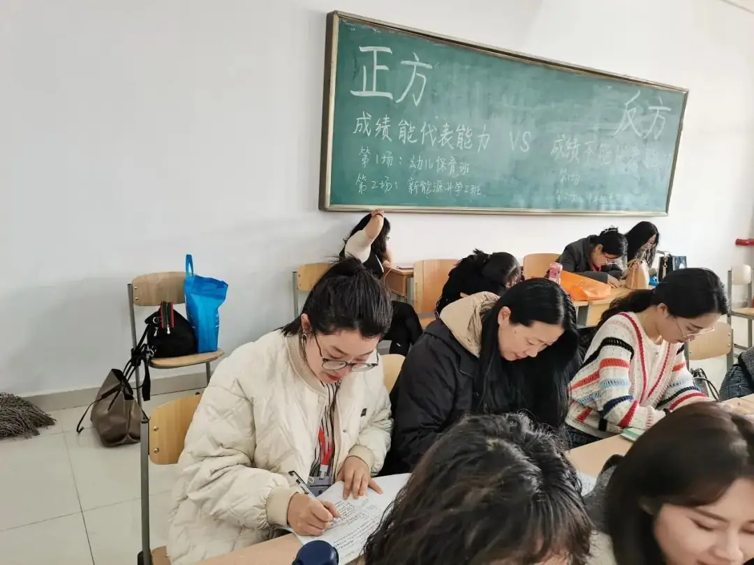 【“双减”进行时】聚焦新中考  教研绽芳华——2024年实验中学初三全体教师春季中考培训纪实-第6张图片-四季读书网