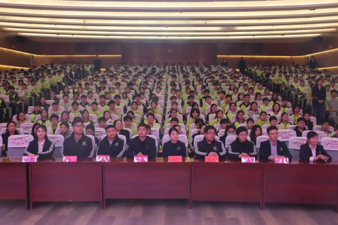 筑梦百日 决战中考——柘城县新城学校八九年级中考百日誓师大会-第6张图片-四季读书网