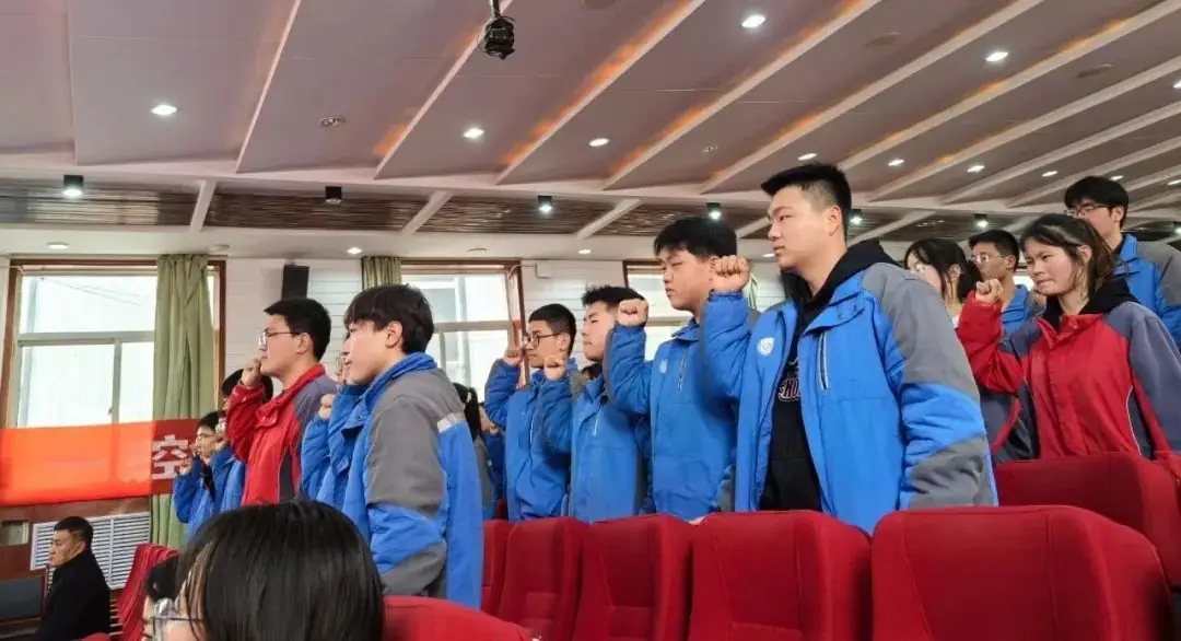 【党建引领】为梦而战,冲刺高考——横山职教中心2024年高考冲刺誓师大会-第8张图片-四季读书网 【党建引领】为梦而战,冲刺高考——横山职教中心2024年高考冲刺誓师大会-第8张图片-四季读书网
