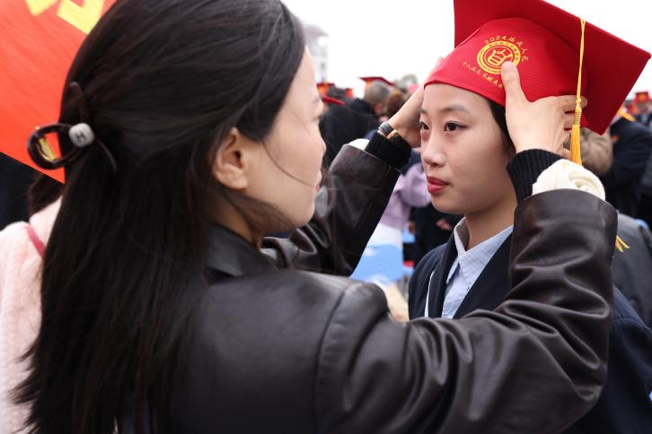 十八岁乘风破浪勇担当 八十天圆梦高考谱新篇——湖北荆门外语学校举行2024届十八岁成人礼暨高考八十天誓师大会 第12张 十八岁乘风破浪勇担当 八十天圆梦高考谱新篇——湖北荆门外语学校举行2024届十八岁成人礼暨高考八十天誓师大会 第12张