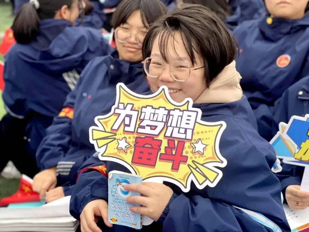 【高考备考】每一个拼搏的你都闪闪发光——多图直击一中高三学子备考真实状态!-第27张图片-四季读书网
