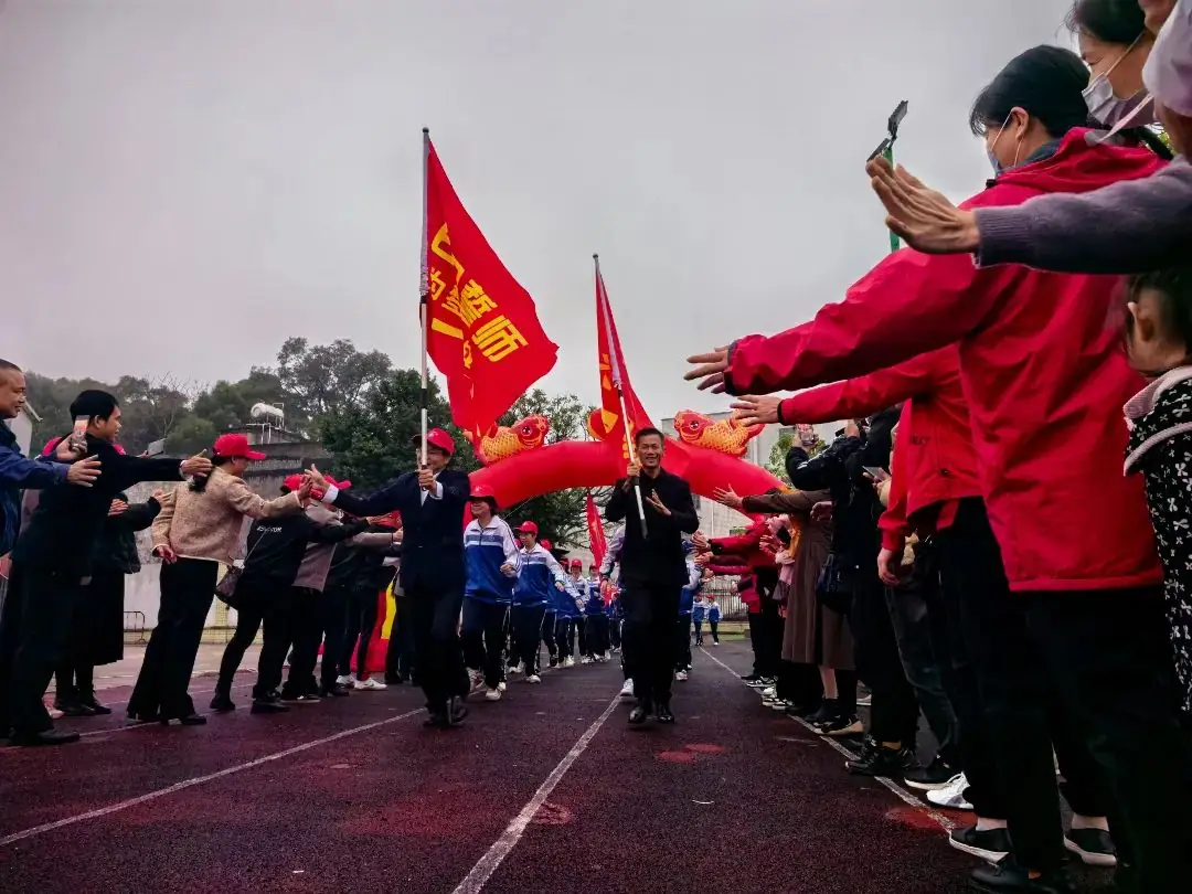 誓师逐梦 决战中考——我市各校纷纷举行2024年中考百日誓师大会-第16张图片-四季读书网 誓师逐梦 决战中考——我市各校纷纷举行2024年中考百日誓师大会-第16张图片-四季读书网