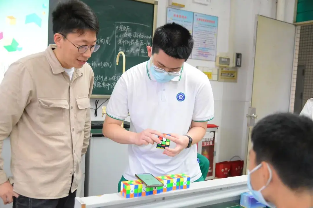 海珠外国语 | 中考平均分连续八年获得海珠区公办第一名-第30张图片-四季读书网