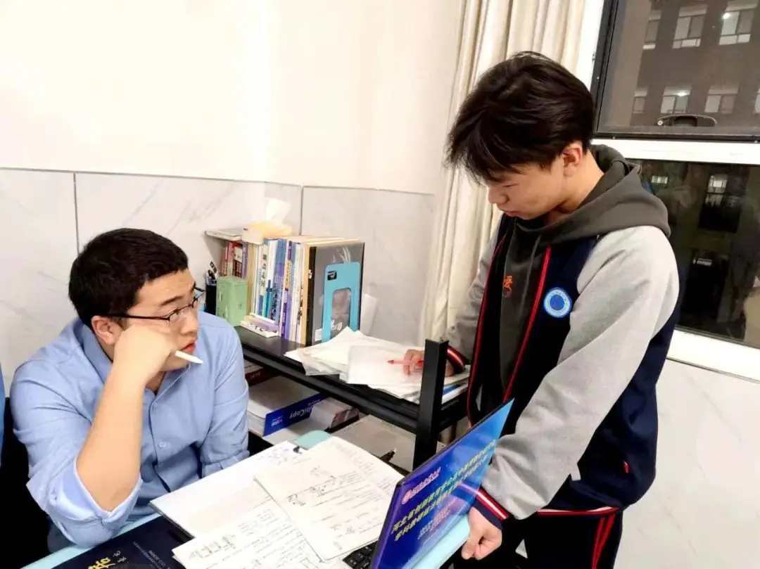 【高考备考】每一个拼搏的你都闪闪发光——多图直击一中高三学子备考真实状态!-第51张图片-四季读书网