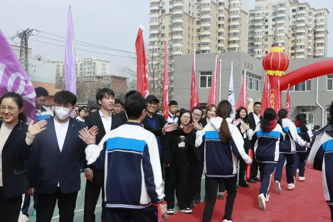 【2024高考备战】同心筑梦战高考,奋楫远航誓凯旋——我校2021级誓师大会纪实-第44张图片-四季读书网