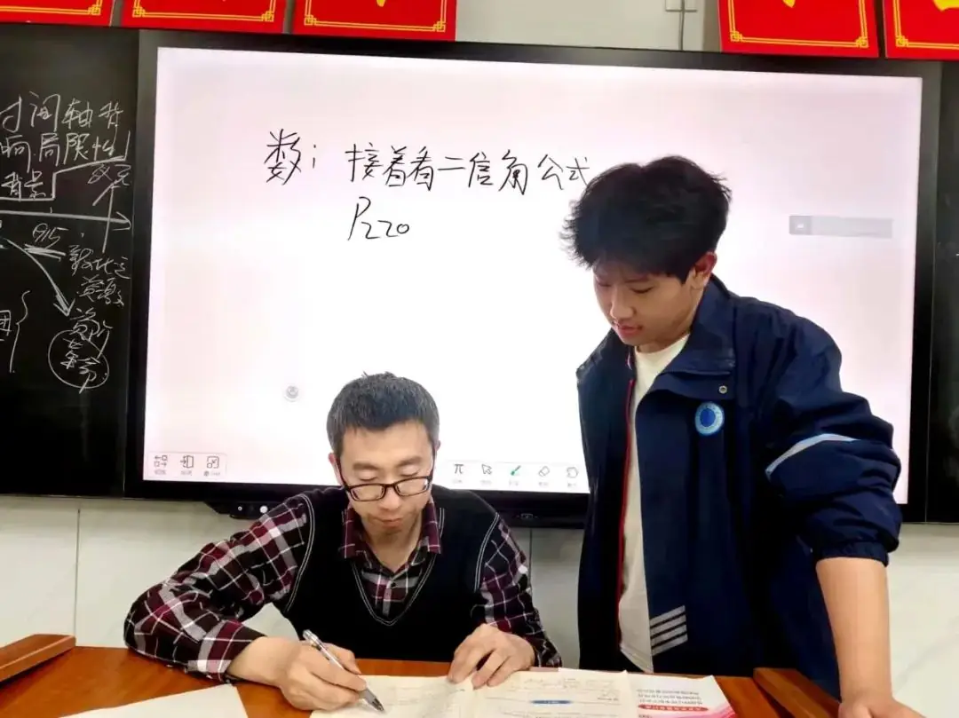 【高考备考】每一个拼搏的你都闪闪发光——多图直击一中高三学子备考真实状态!-第39张图片-四季读书网