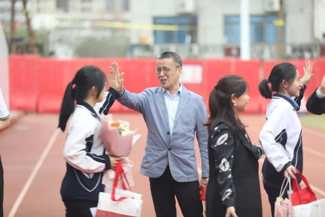 决战高考 拼搏未来|深圳市艺术高中成人礼暨高考百日誓师大会顺利举办-第37张图片-四季读书网