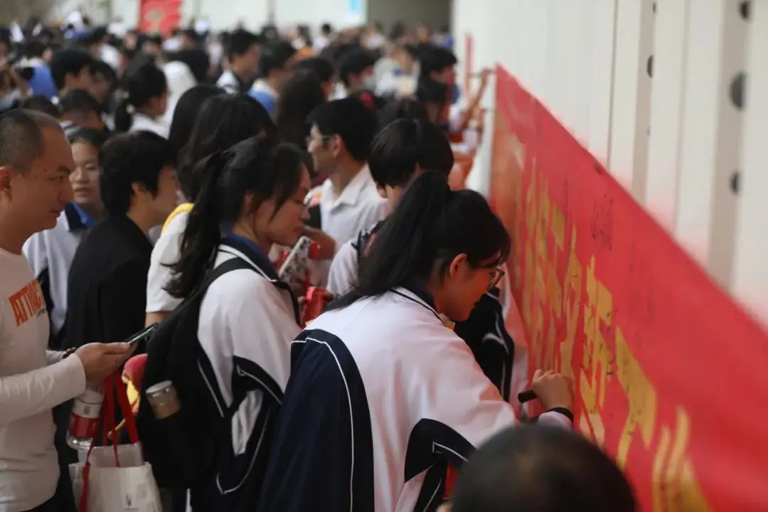 决战高考 拼搏未来|深圳市艺术高中成人礼暨高考百日誓师大会顺利举办-第42张图片-四季读书网