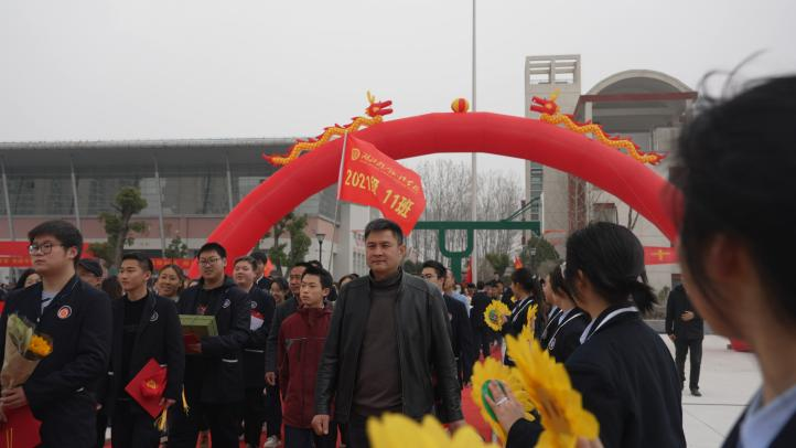 十八岁乘风破浪勇担当 八十天圆梦高考谱新篇——湖北荆门外语学校举行2024届十八岁成人礼暨高考八十天誓师大会 第6张 十八岁乘风破浪勇担当 八十天圆梦高考谱新篇——湖北荆门外语学校举行2024届十八岁成人礼暨高考八十天誓师大会 第6张