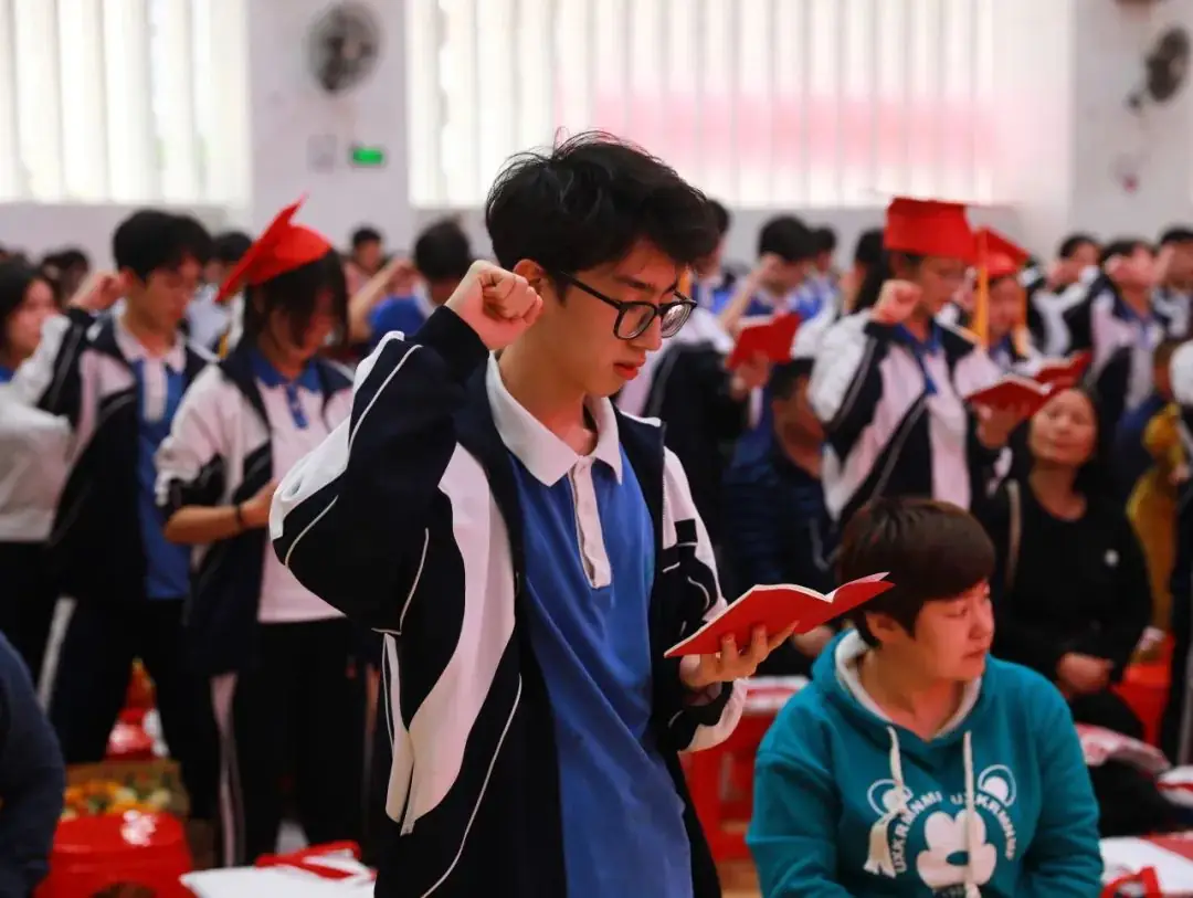 决战高考 拼搏未来|深圳市艺术高中成人礼暨高考百日誓师大会顺利举办-第14张图片-四季读书网