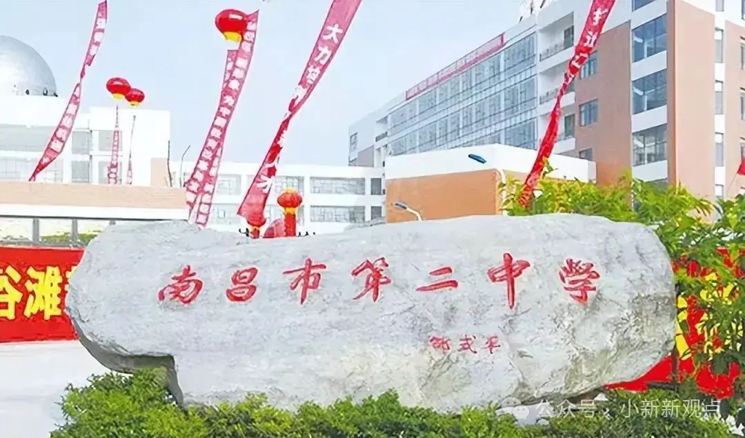 全国首位高考状元诞生,总分726分,理综获得满分 第2张 全国首位高考状元诞生,总分726分,理综获得满分 第2张